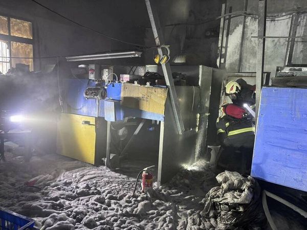 ▲彰化伸港鄉1間五金加工廠集塵室發生火災。（圖／消防提供）