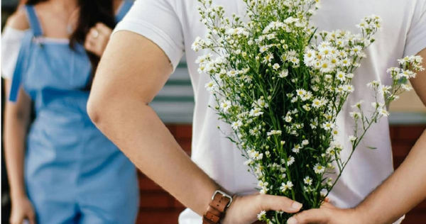 前一名網友在社群平台上就分享自己「母胎單身」25年後，成功脫單半年的心得。（示意圖／翻攝Pexels）