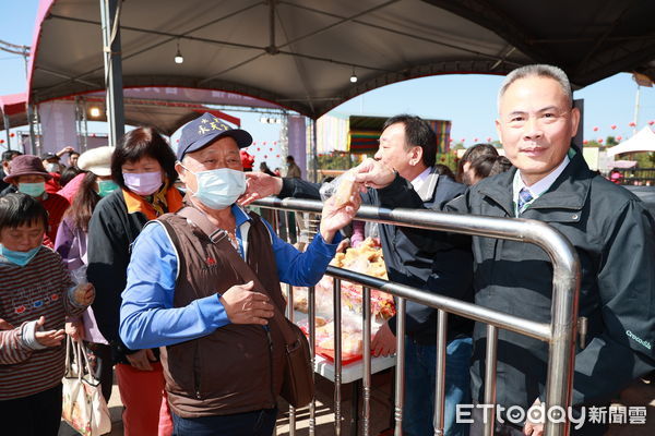 ▲松柏嶺受天宫將以「擔米糕桃」慶元宵，並邀請資深藝人黃西田同歡。（圖／南投縣政府提供）