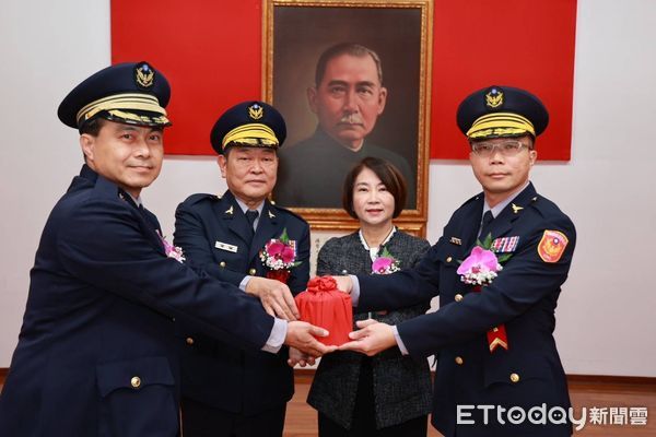 ▲屏東縣政府警察局舉行屏東、潮州兩警分局卸新任分局長聯合交接典禮             。（圖／記者陳崑福翻攝）