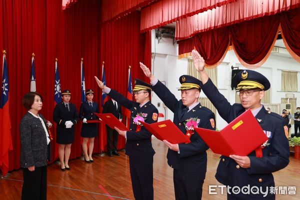 ▲屏東縣政府警察局舉行屏東、潮州兩警分局卸新任分局長聯合交接典禮             。（圖／記者陳崑福翻攝）