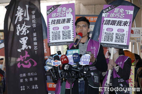 ▲▼全台罷免團體於2/10由曹興誠董事長陪同赴中央選舉委員會遞送罷免選區立委提議連署書，第二波連署書四點已送達中選會。（圖／記者湯興漢攝）