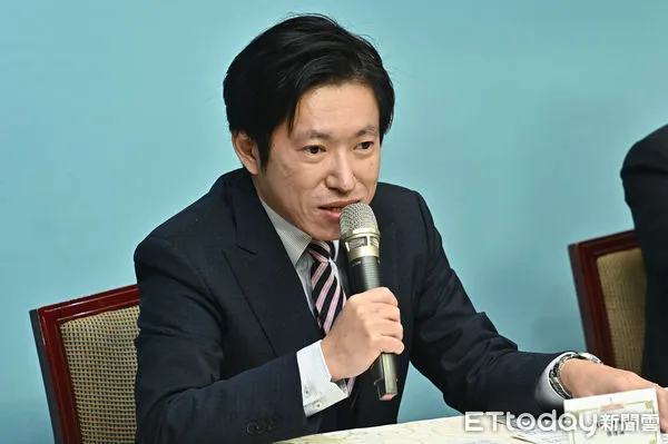 ▲▼總統賴清德邀請五院院長入府會商國政，總統府副秘書長張惇涵於會後轉述記者會上說明會議內容。（圖／記者李毓康攝）