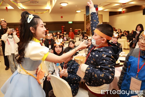 ▲南投觀光業招待150位弱勢兒童及少年在寒假開學前暢遊各景點。（圖／南投縣政府提供）