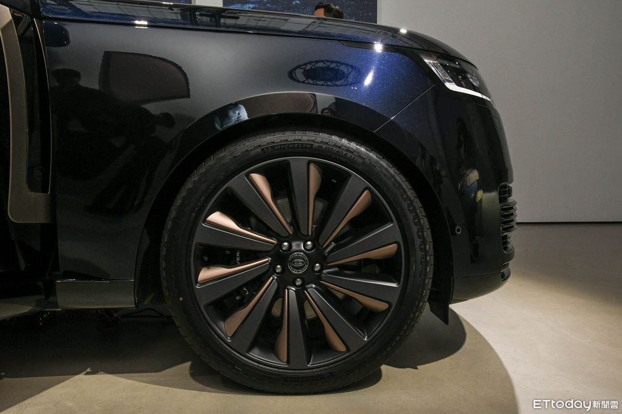 ▲專為頂級消費者客製化打造，Range Rover SV Taiwan Edition 福爾摩沙珍藏款台灣亮相。（圖／翻攝自Land Rover、記者徐煜展攝）