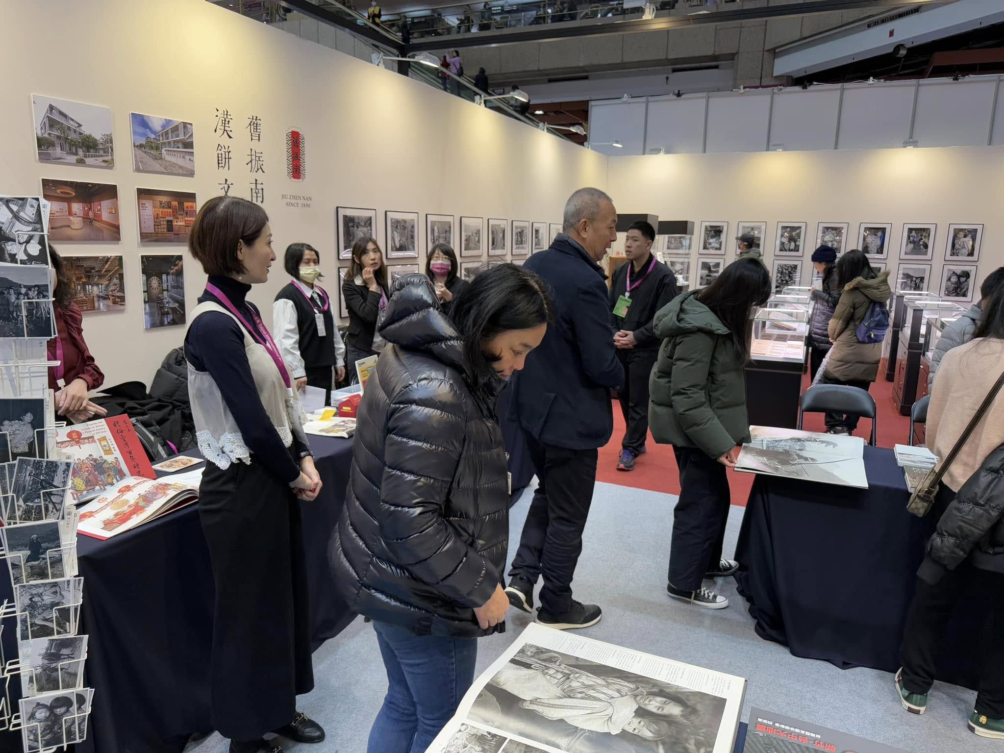 ▲國民黨立委陳玉珍參觀書展。（圖／翻攝自Facebook／陳玉珍）