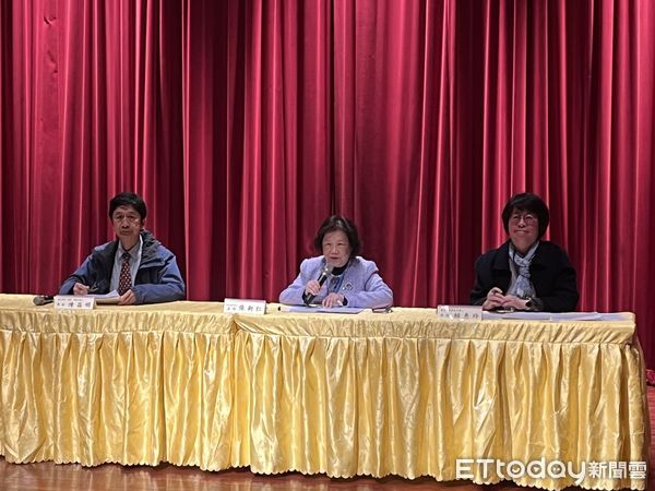 ▲▼大考中心今針對學測國寫、英文考科非選擇題閱卷評分原則舉行記者會說明。（圖／記者許敏溶攝）