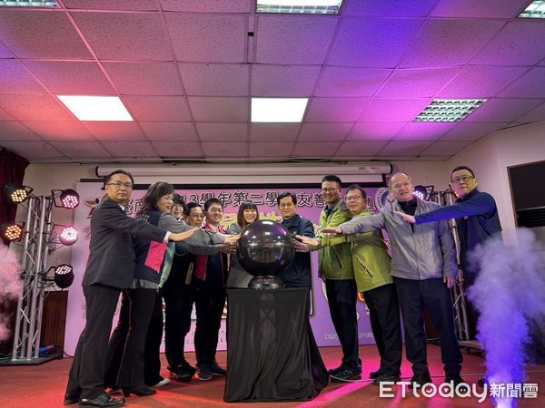 ▲台南市政府殷世熙副秘書長，2日代表黃偉哲市長至六信高中和師生一同進行友善校園週宣導活動。（圖／記者林東良翻攝，下同）