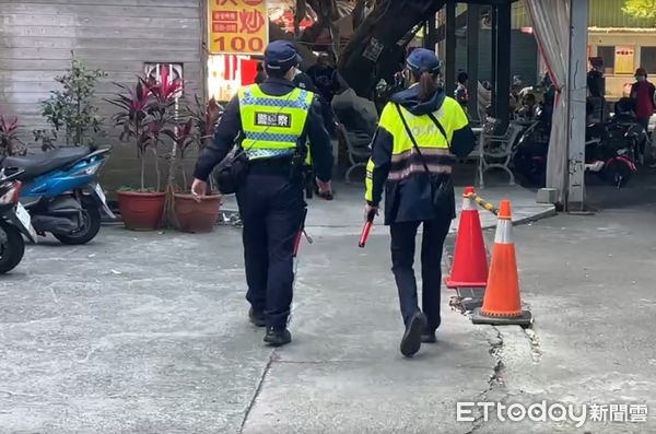 ▲有網友在網路社群PO出影片，畫面中是在台南鹽水武廟女廁有1名男子躲在女廁內疑意圖偷窺女子如廁，被民眾發現後即逃離現場。（圖／翻攝自社會事新聞影音，下同）