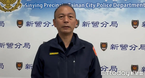 ▲有網友在網路社群PO出影片，畫面中是在台南鹽水武廟女廁有1名男子躲在女廁內疑意圖偷窺女子如廁，被民眾發現後即逃離現場。（圖／翻攝自社會事新聞影音，下同）