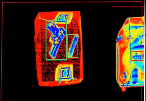 導入AI人工智慧的機場X光機檢驗，可以預先示警難以辨認的違禁物品，降低海關查緝人為誤判的機率。（圖片來源：碩文拓智慧科技）