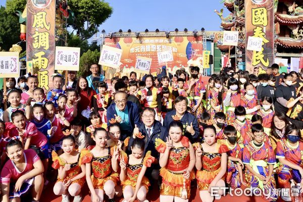 ▲台南市政府教育局11日於鹽水區武廟廣場辦理「大台南囡仔仙拚仙」藝術團隊表演活動。（圖／記者林東良翻攝，下同）