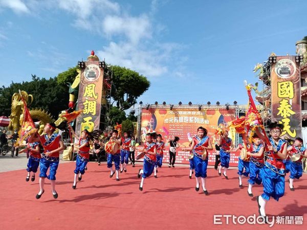 ▲台南市政府教育局11日於鹽水區武廟廣場辦理「大台南囡仔仙拚仙」藝術團隊表演活動。（圖／記者林東良翻攝，下同）