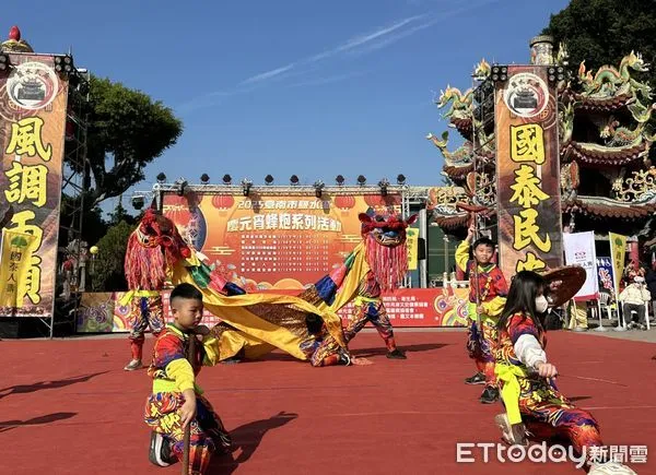 ▲台南市政府教育局11日於鹽水區武廟廣場辦理「大台南囡仔仙拚仙」藝術團隊表演活動。（圖／記者林東良翻攝，下同）