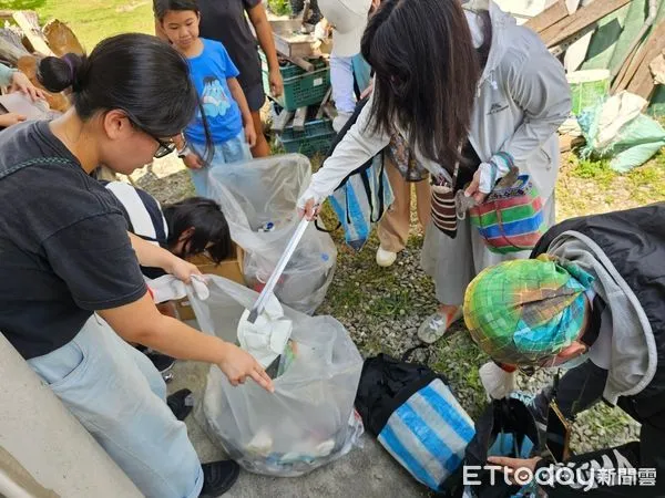 ▲▼環保旅遊海廢再生手作體驗，將海洋垃圾轉化為實用小物或藝術品。（圖／東管處提供，下同）