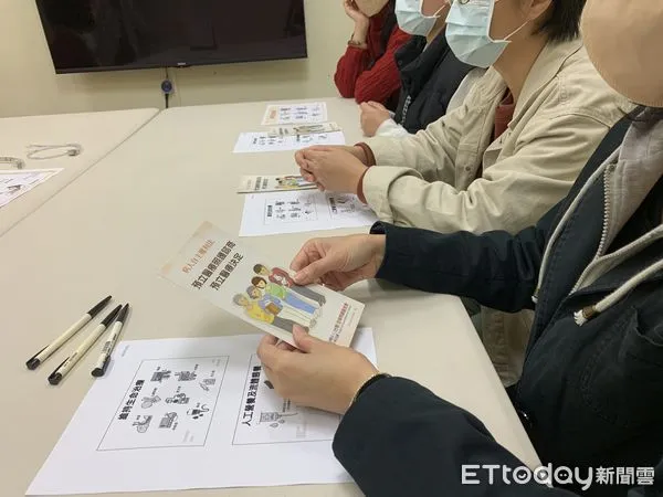 ▲▼目前全國有9.3萬人完成「預立醫療決定意願註記」，但整體簽署率仍不足1%。（圖／門諾醫院提供，下同）