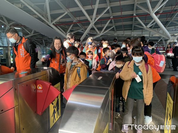 ▲▼   高鐵嘉義站送愛迷你小學，偏鄉學童體驗鐵道豐盛之旅   。（圖／台灣高鐵提供）