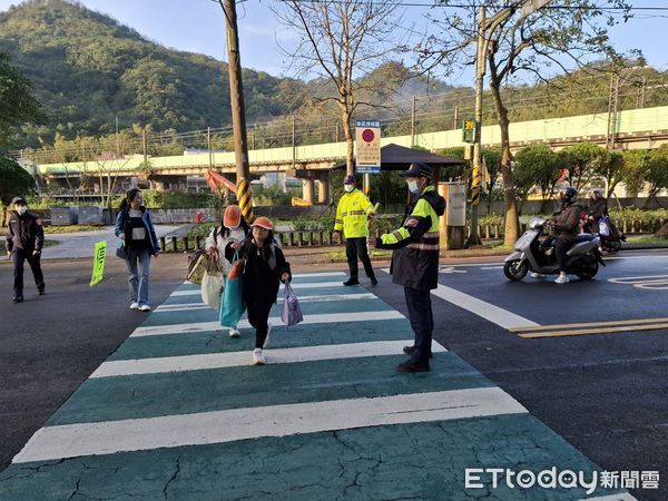 ▲▼新北警因應開學日啟動護童勤務，嚴格執行取締交通違規             。（圖／記者陳以昇翻攝）