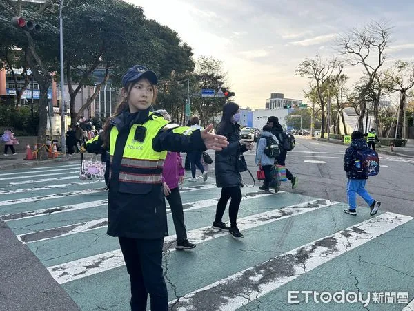 ▲▼新北警因應開學日啟動護童勤務，嚴格執行取締交通違規             。（圖／記者陳以昇翻攝）