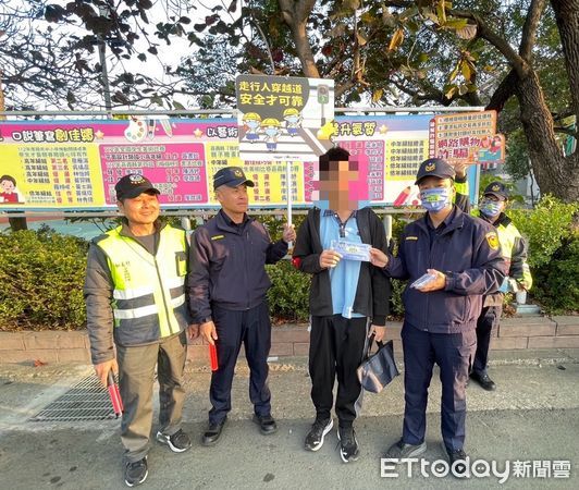▲▼   中埔分局開學啓動護童勤務，交通防詐宣導守護財產。（圖／中埔分局提供）