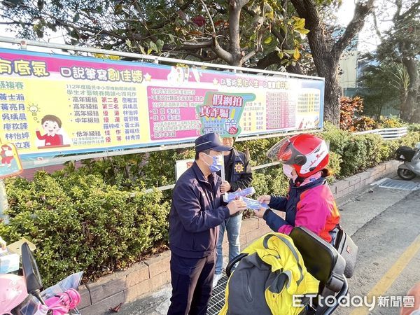 ▲▼   中埔分局開學啓動護童勤務，交通防詐宣導守護財產。（圖／中埔分局提供）