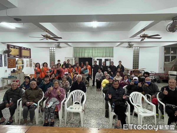 ▲▼   布警治安座談會前進九江社區，議員代表出席持  。（圖／布袋分局提供）