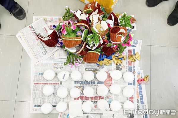 ▲航警局會同海關人員於去年11月查獲泰籍國失聯移工，涉嫌以塑膠盆栽夾藏一級毒品海洛因25.27公斤，市值逾2億元闖關被查獲。（圖／記者沈繼昌翻攝）