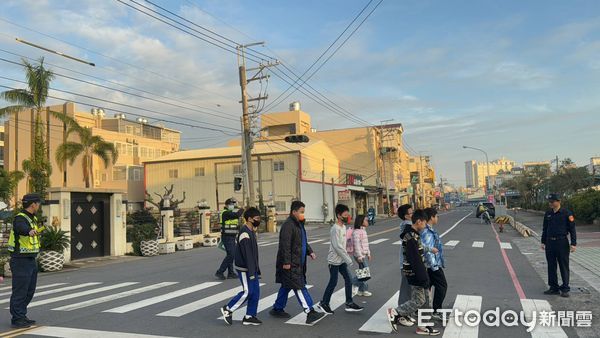 ▲東港警分局啟動「護童勤務」             。（圖／記者陳崑福翻攝）
