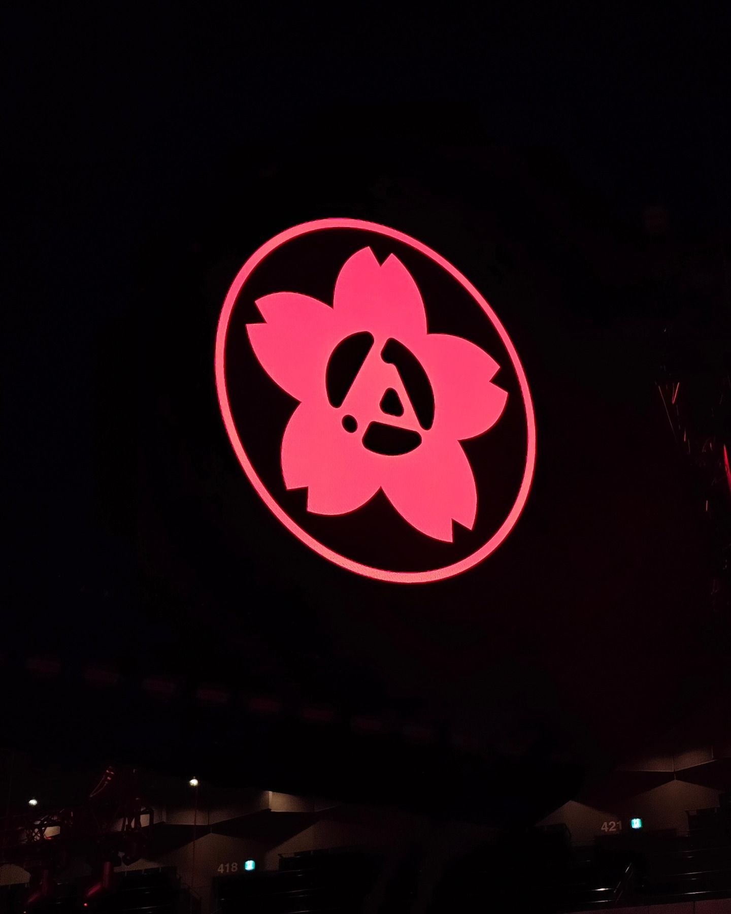 ▲▼邵庭揭「不婚族&rarr;人妻」原因　朝聖聯合公園爆哭。（圖／翻攝自Facebook／邵庭）