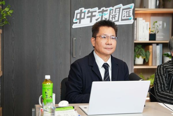 ▲▼民眾黨立委吳春城接受《中午來開匯》網路節目訪問。（圖／《中午來開匯》提供）