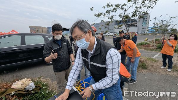 ▲高雄碎屍案，警方持續打撈屍塊中。（圖／記者吳奕靖翻攝，下同）
