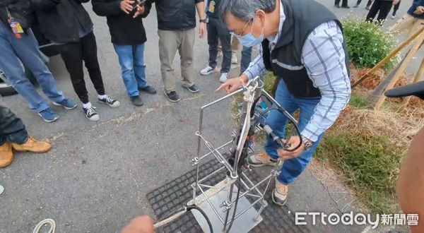 ▲高雄碎屍案，警方持續打撈屍塊中。（圖／記者吳奕靖翻攝，下同）