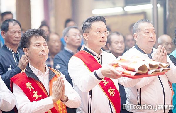 ▲桃園市副市長蘇俊賓今天上午到大園區貴文宮參加媽祖及九府千歲遶境祈福儀式。（圖／市府提供）