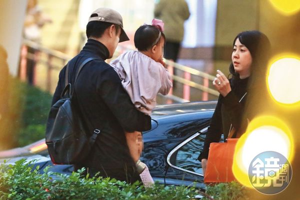 【明道爸氣全開】返台3週陪妻小逛大街　老婆免開口「明道自動付錢拎戰利品」