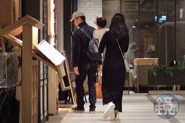 【明道爸氣全開】返台3週陪妻小逛大街　老婆免開口「明道自動付錢拎戰利品」