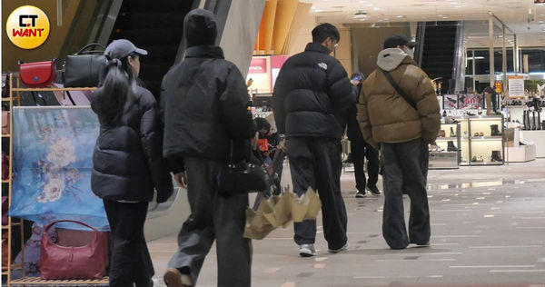 模特新歡1／毛弟模特女友曝光　揪胡釋安約會…人前低調裝不熟