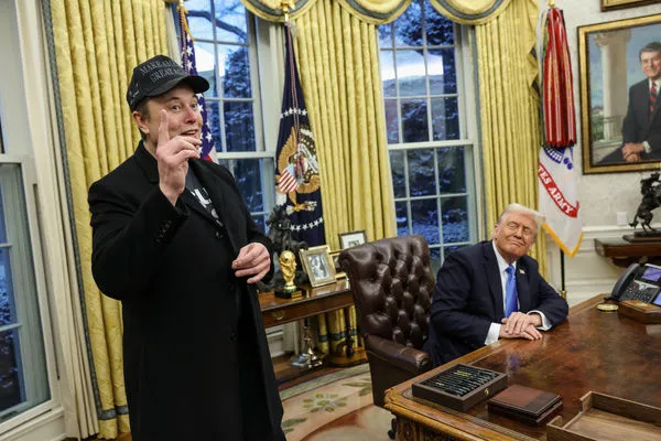 ▲▼美國總統川普與領導「政府效率部門」的馬斯克等人，在白宮舉行記者會。（圖／路透）