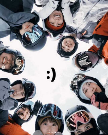 妤妤也曾PO出去年與「《全明星》小夥伴」一起赴日滑雪的照片，表示兩人已穩交不短的時間，朋友們也都知道兩人關係。（圖／翻攝自妤妤IG）