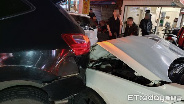 ▲▼新北市永和區車禍，19歲無照男開BMW上路追撞前車。（圖／記者陳以昇翻攝，下同）