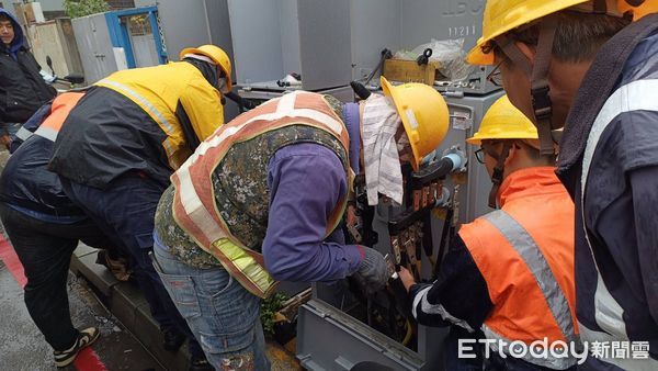 ▲▼金門因更換陳舊變壓器停電，138用電戶受影響。（圖／記者林名揚翻攝）
