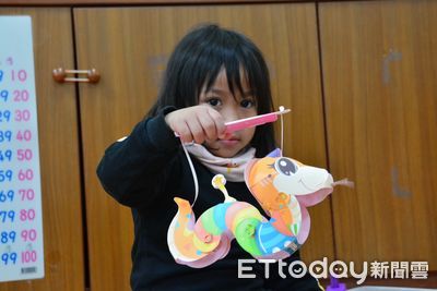 慶元宵！台東關山天后宮送蛇年造型燈籠　還加碼甜甜圈