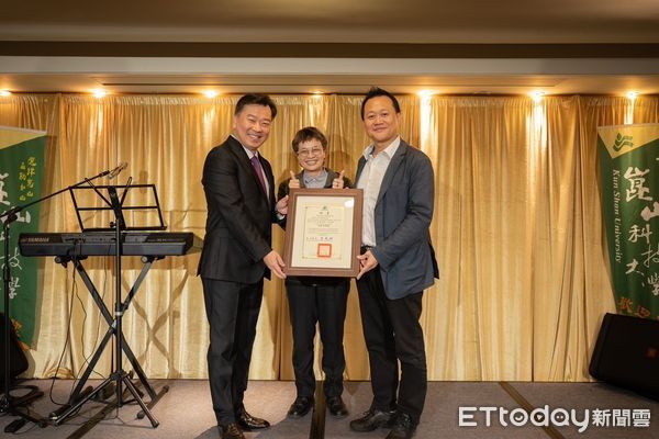 ▲崑山科技大學在李天祥校長積極用心籌劃與帶領下，2月8日於台南遠東香格里拉國際大飯店盛大舉行晚宴活動，除了成立傑出校友聯誼會，更發起募款餐會。（圖／記者林東良翻攝，下同）