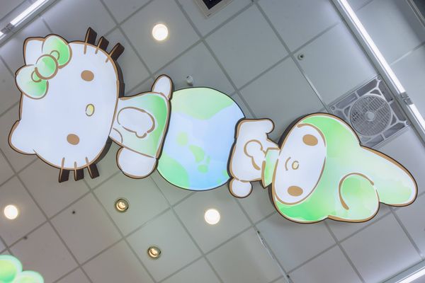 ▲▼7-11首間「三麗鷗綠色主題店」台南登場。（圖／業者提供）