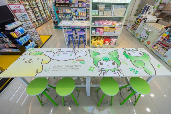 ▲▼7-11首間「三麗鷗綠色主題店」台南登場。（圖／業者提供）