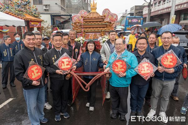 ▲▼    溪北六興宮墨寶題字相當搶眼有質感，用親色堤上正字極具意義   。（圖／記者翁伊森攝）