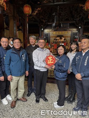 ▲▼    溪北六興宮墨寶題字相當搶眼有質感，用親色堤上正字極具意義   。（圖／記者翁伊森攝）
