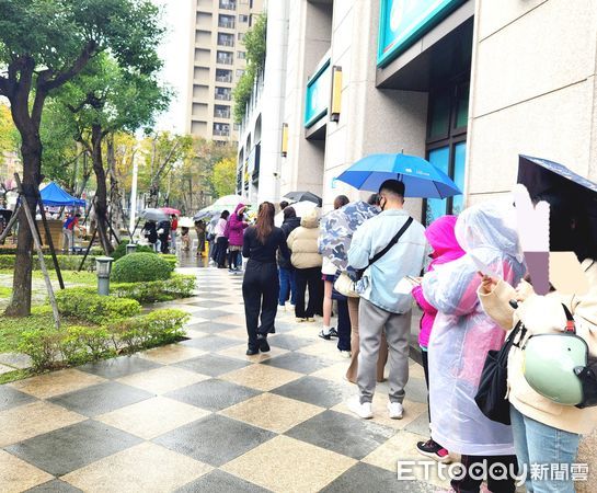 ▲藝群醫學美容集團於12日，在新北市新莊的捷運幸福站出口開設第19家分院「藝群新莊診所」，充分發揮捷運經濟學，讓大台北地區的民眾可以輕易使用台北捷運環狀線到達藝群新莊診所。（圖／記者林東良翻攝，下同）