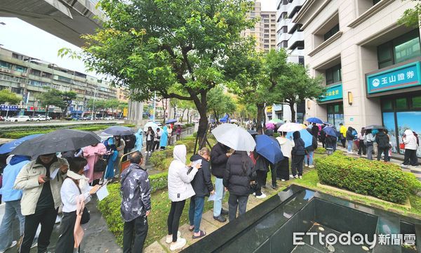 ▲藝群醫學美容集團於12日，在新北市新莊的捷運幸福站出口開設第19家分院「藝群新莊診所」，充分發揮捷運經濟學，讓大台北地區的民眾可以輕易使用台北捷運環狀線到達藝群新莊診所。（圖／記者林東良翻攝，下同）