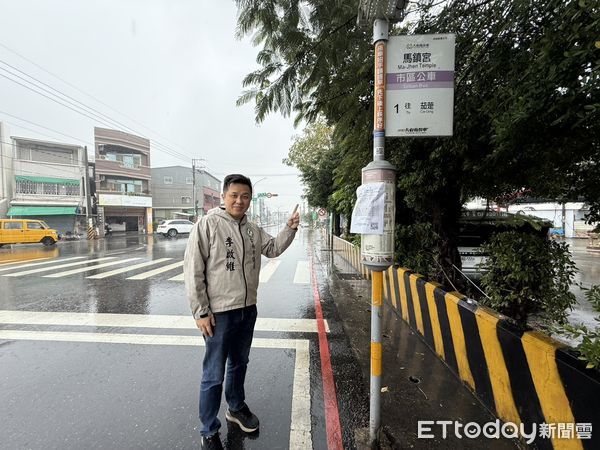 ▲台南市議員李啟維建議，可以把往高鐵32號公車站牌和明興路馬鎮宮1號公車站牌共構，方便鄉親搭乘。（圖／記者林東良翻攝，下同）