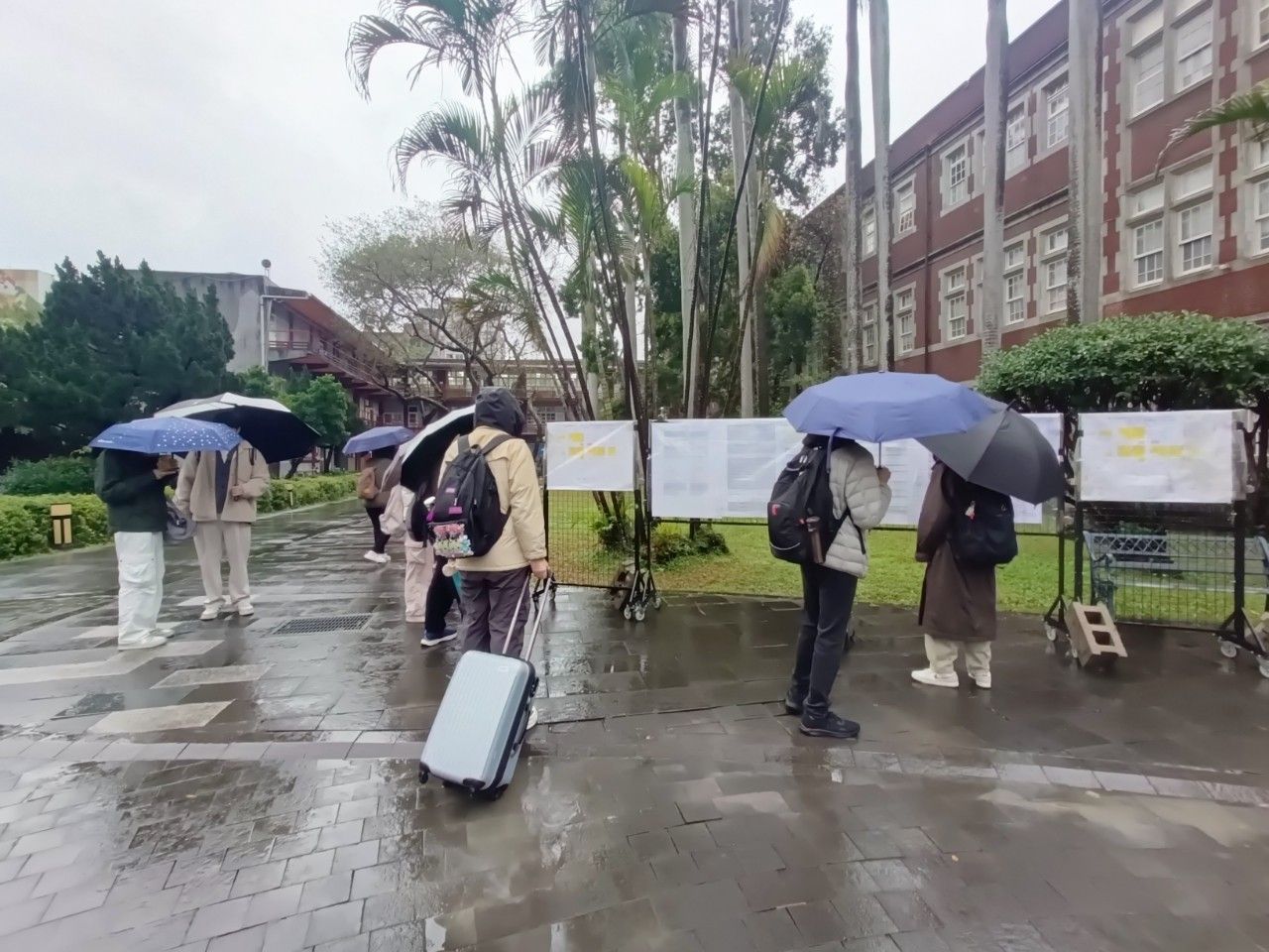 ▲▼台師大碩士班筆試今天登場，共8722人報名，較去年6190人增加2532人，成長幅度40.90%，創下歷年增幅最高紀錄。（圖／台師大提供）